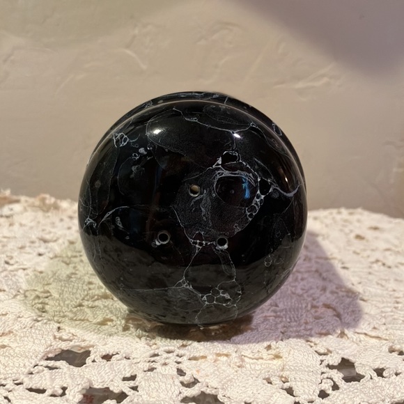 Marbled-colored Ceramic Salt and Pepper shakers - Picture 5 of 7